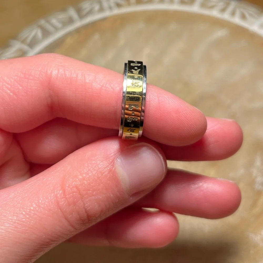 Fidget Spinner Symbol Ring - Picture 4 of 12